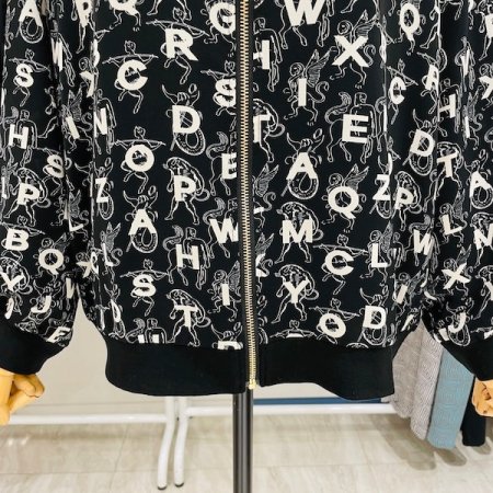 시보리 알파벳 집업 점퍼