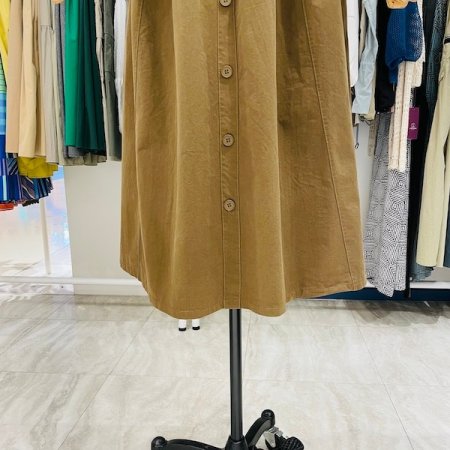 포켓 단추 포인트 스커트