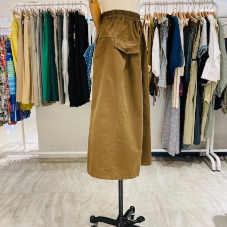 포켓 단추 포인트 스커트