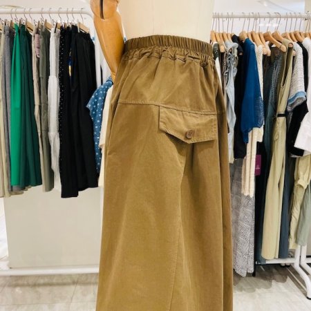 포켓 단추 포인트 스커트