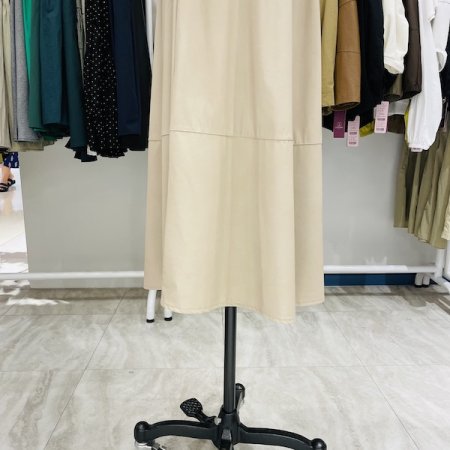 절개 플레어 레더 스커트