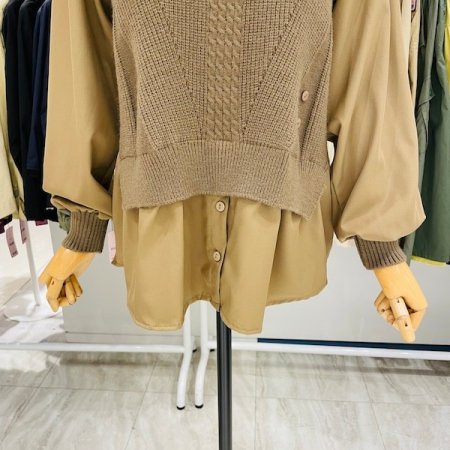 단추 니트 배색 티셔츠