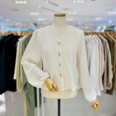 스퀘어 볼록 버튼 브이넥 블라우스