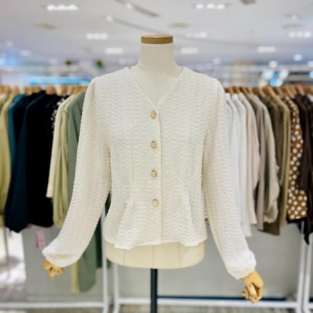 스퀘어 볼록 버튼 브이넥 블라우스