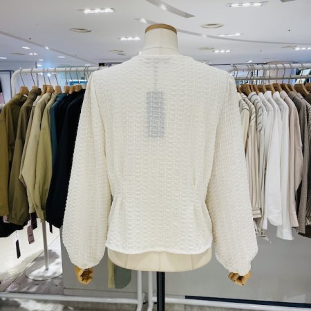 스퀘어 볼록 버튼 브이넥 블라우스