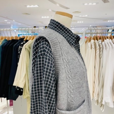 포켓 꽈배기 니트 조끼