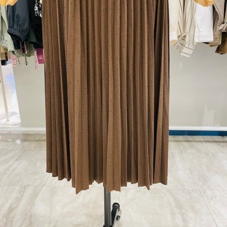 큐빅 플리츠 스커트