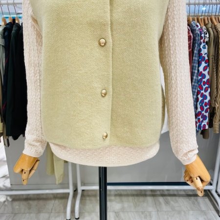 골드 버튼 니트 조끼