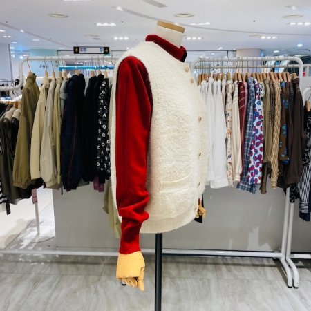 뽀글이 골드 버튼 니트 조끼