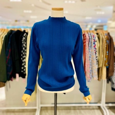 소매 골드 버튼 반폴라 니트