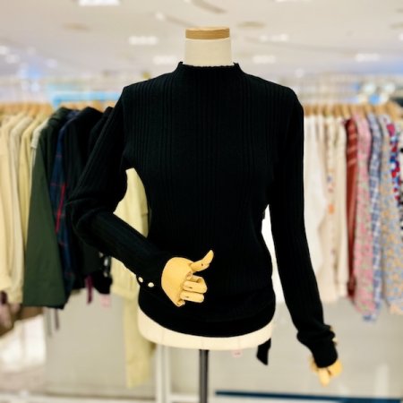 소매 골드 버튼 반폴라 니트