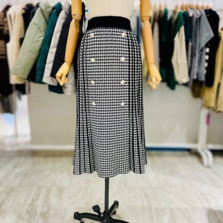 사이드 플리츠 8버튼 스커트