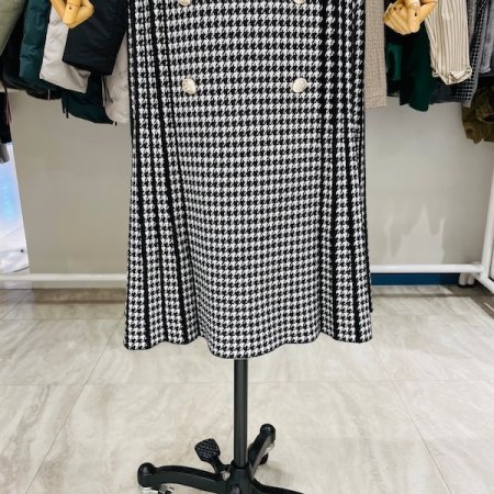 사이드 플리츠 8버튼 스커트