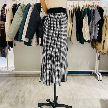 사이드 플리츠 8버튼 스커트