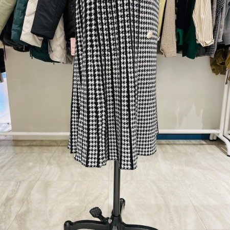 사이드 플리츠 8버튼 스커트