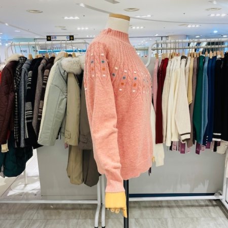 폼폼 반폴라 꽈배기 니트