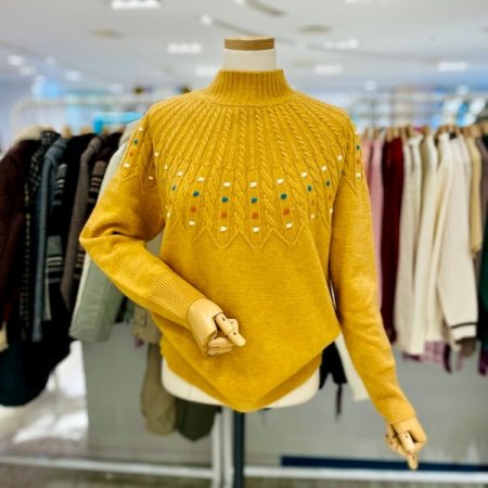 폼폼 반폴라 꽈배기 니트