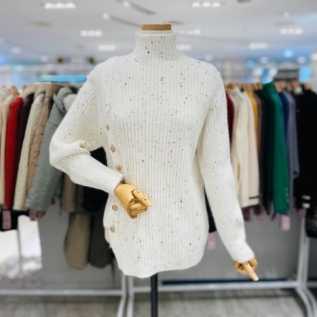 절개 언발 단추 반폴라 니트