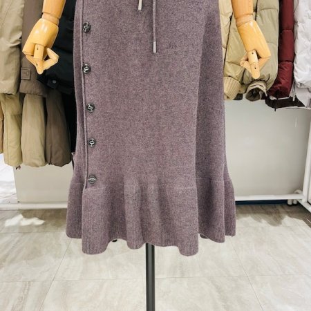 옆단추 밑단 플레어 스커트