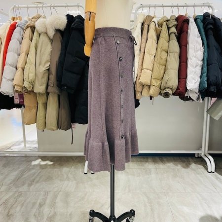 옆단추 밑단 플레어 스커트