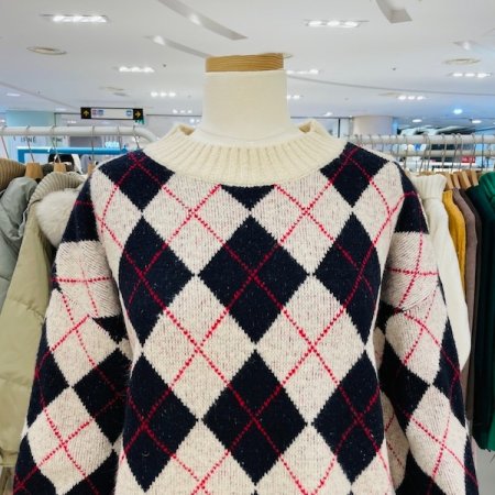 라운드 아가일 체크 니트