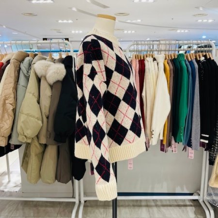 라운드 아가일 체크 니트