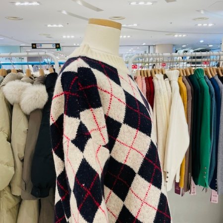 라운드 아가일 체크 니트