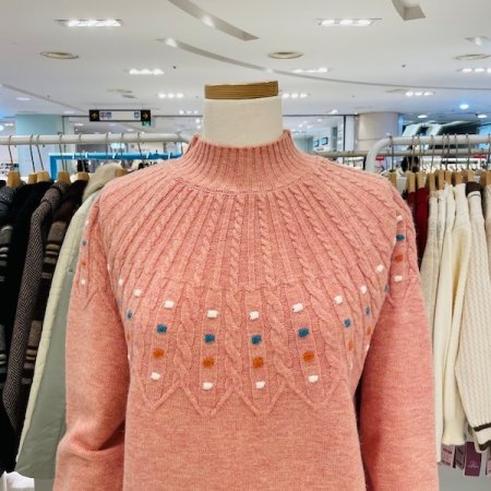 반폴라 폼폼 꽈배기 니트