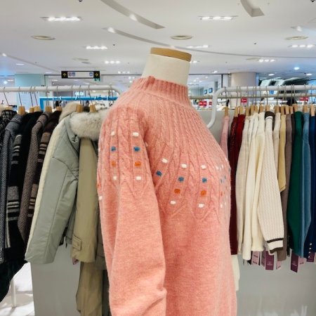 반폴라 폼폼 꽈배기 니트