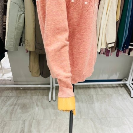 반폴라 폼폼 꽈배기 니트