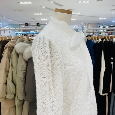 넥 리본 레이스 블라우스