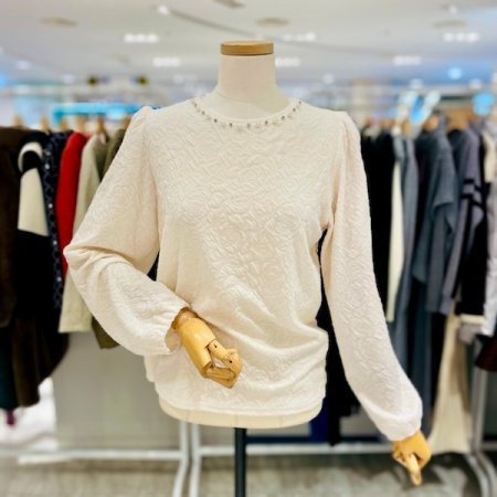 라운드 펄 넥 티셔츠