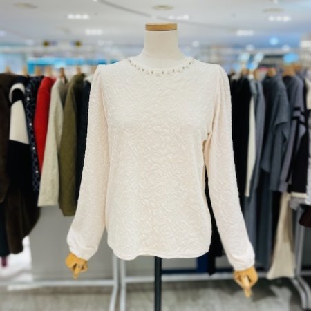 라운드 펄 넥 티셔츠