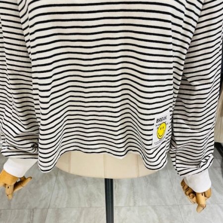 스마일 패치 크롭 티셔츠