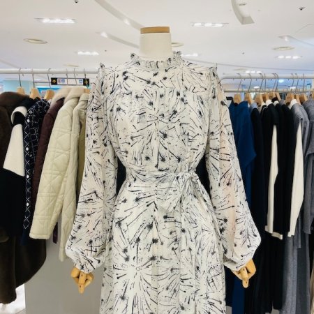 끈 프릴 스팟 원피스