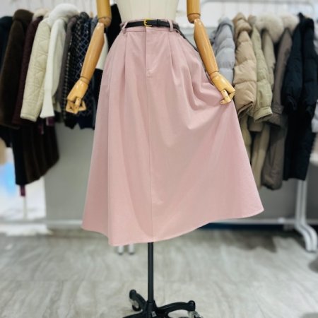 투핀턱 뒷밴딩 벨트 스커트