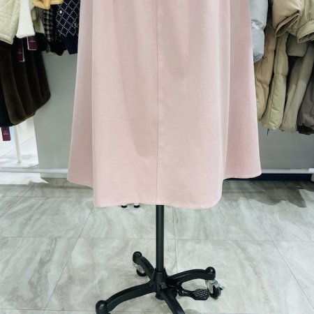 투핀턱 뒷밴딩 벨트 스커트