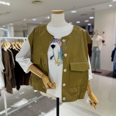 플랩 포켓 노카라 가죽 베스트