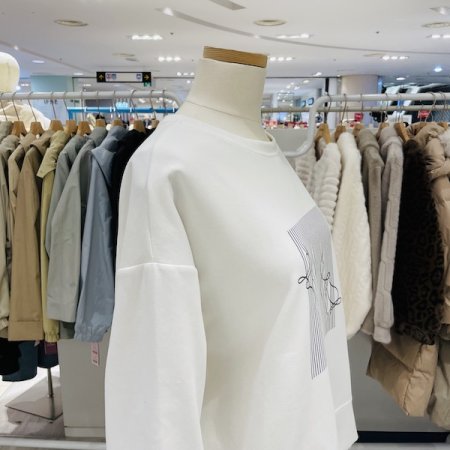 밑단 컷팅 라운드티셔츠