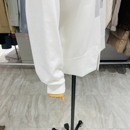 밑단 컷팅 라운드티셔츠