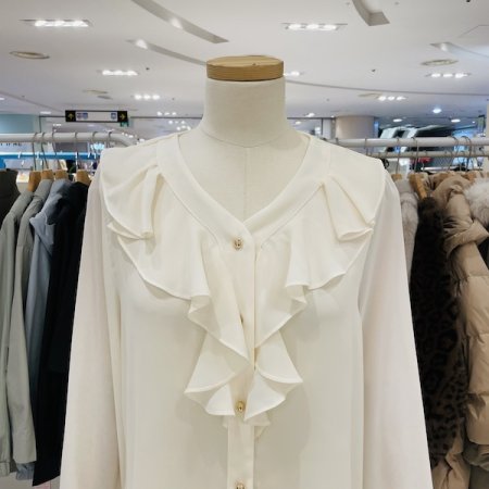 브이넥 골드 버튼 블라우스