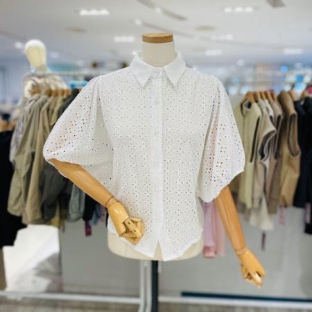 펀칭 뒷리본 블라우스