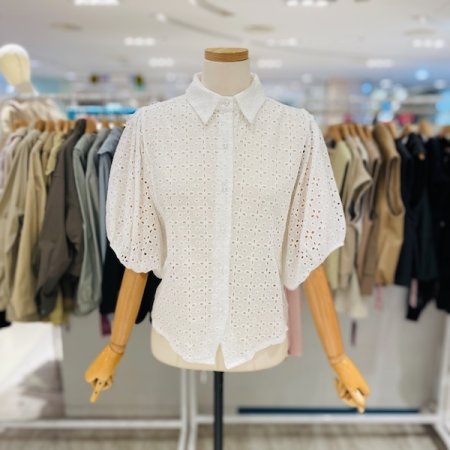 펀칭 뒷리본 블라우스