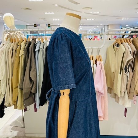 뒷단추 데님 원피스