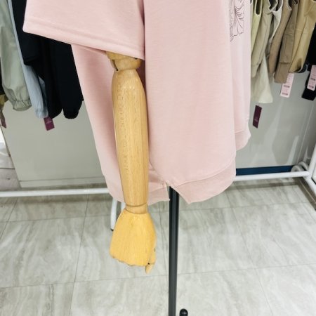 러블리 비즈 라운드티셔츠