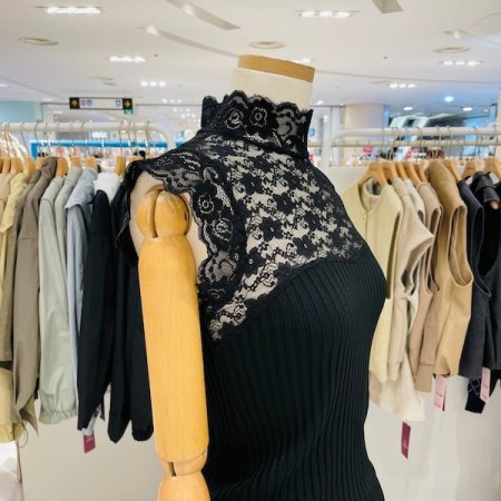 레이스 배색 민소매 니트