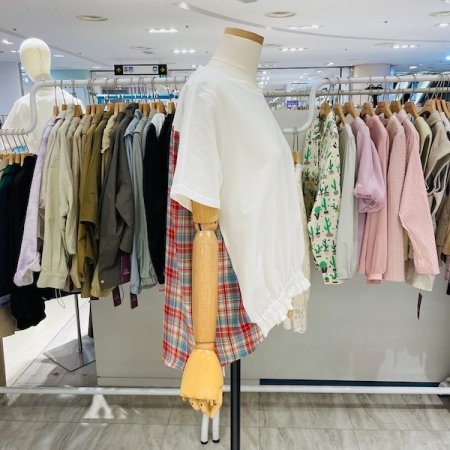 체크 뒷단추 티셔츠