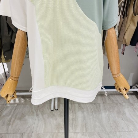 줄지 배색 라운드 티셔츠