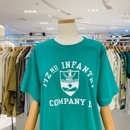 엠블럼 반팔 티셔츠