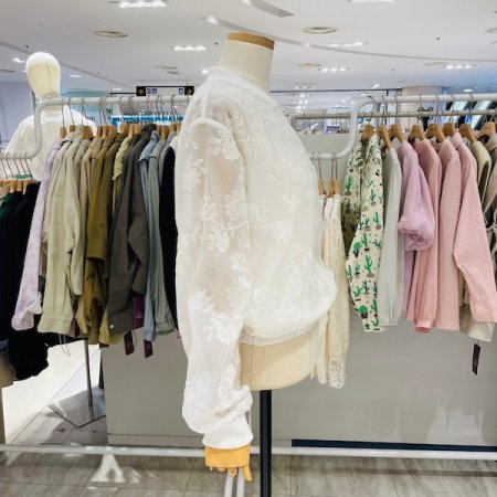 시스루 플라워 자수 점퍼